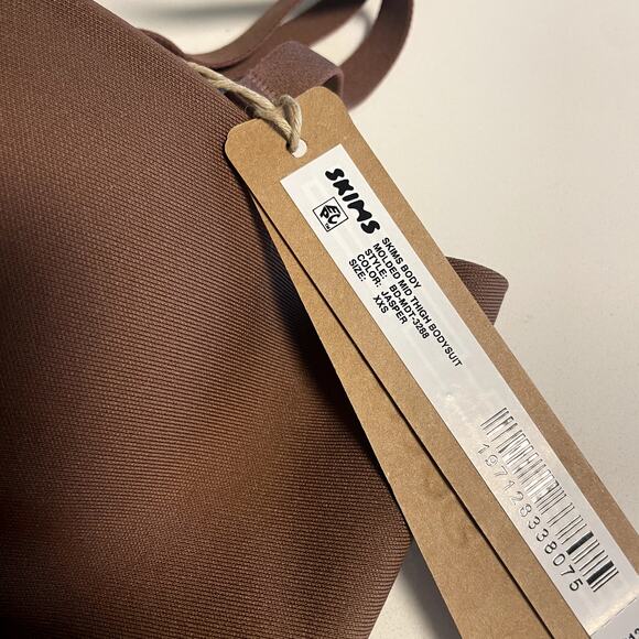 SKIMS Mid Thigh Bodysuit - Picture 6 of 7